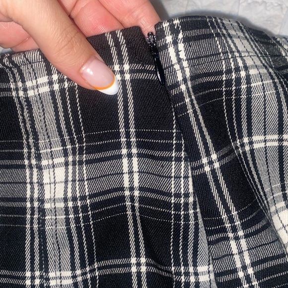 Pleated plaid skirt from Brandy Melville - Picture 4 of 4